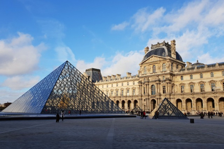 El Louvre inaugura la colección de cuadros de su franquicia en Abu Dhabi